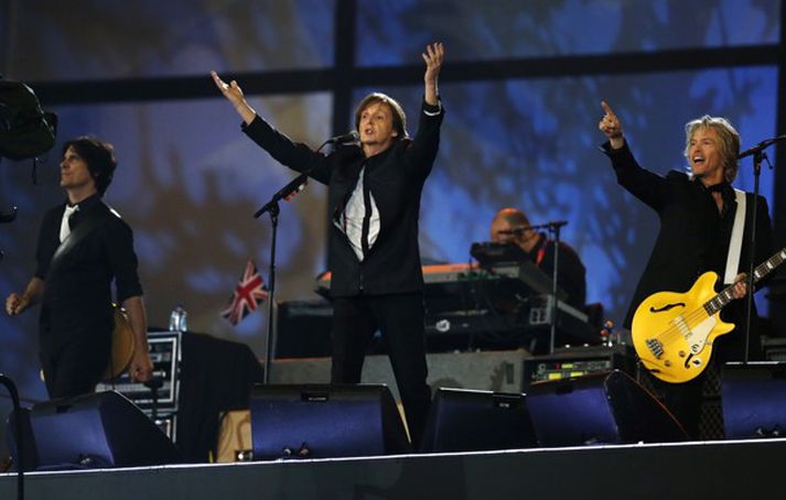 Paul McCartney lék við hvern sinn fingur á opnunarhátíð ÓL 2012.
