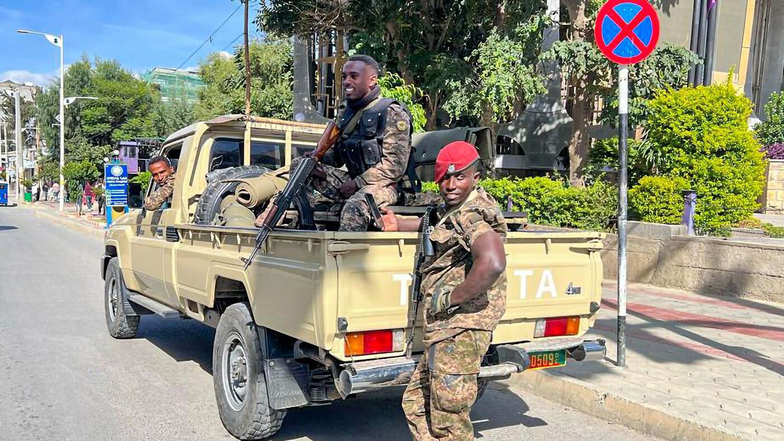 Eritrea skiptir um lið og sendir her­menn inn í Tigray