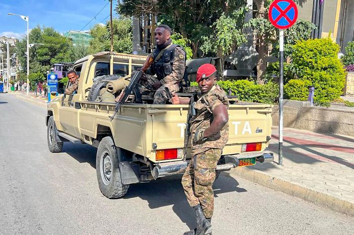 Stjórnarher Eþíópíu náði um helgina tökum á borginni Mekelle í Tigray-héraði. Nú eru hermenn frá Eritreu sagðir stefna í átt að borginni en þeir munu hafa komið uppreisnarmönnum í Frelsisfylkingunni til aðstoðar.