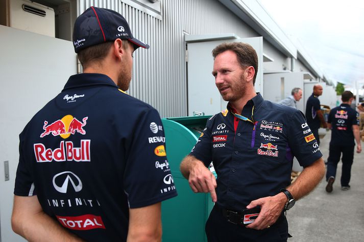 Horner og Vettel ræða málin.