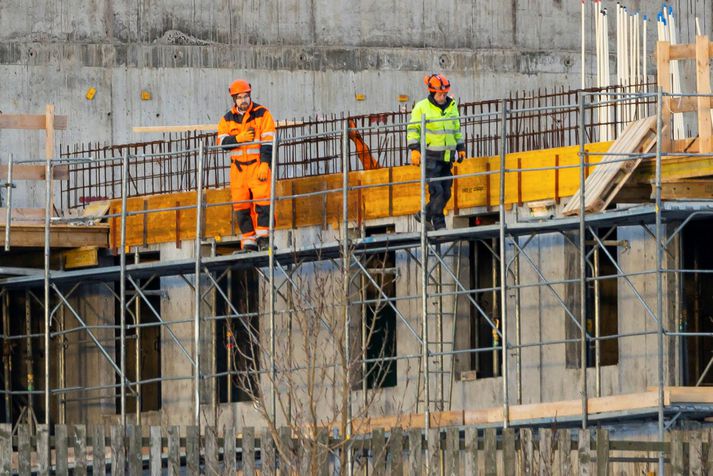 Ástand á atvinnumarkaði hefur braggast milli ára, samkvæmt skýrslu Hagstofu Íslands.