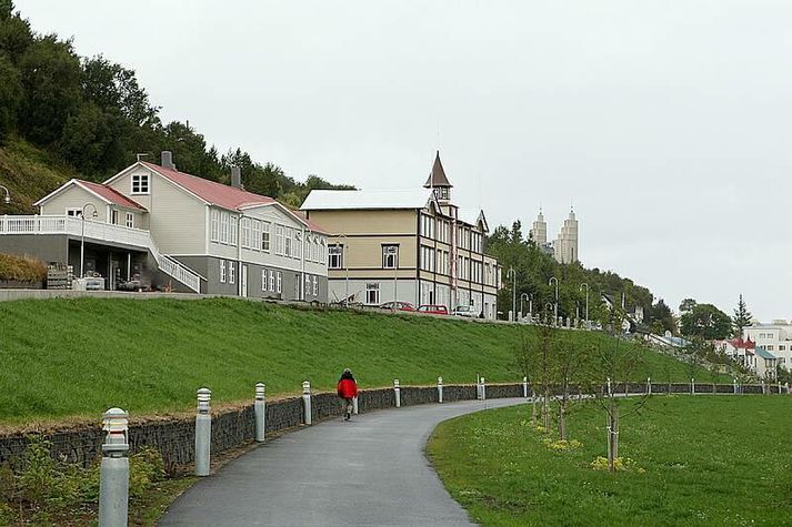 Höfuðstöðvar Saga Capital á Akureyri. Heimildir Vísis herma að bankinn eigi í þreifingum við Icebank.