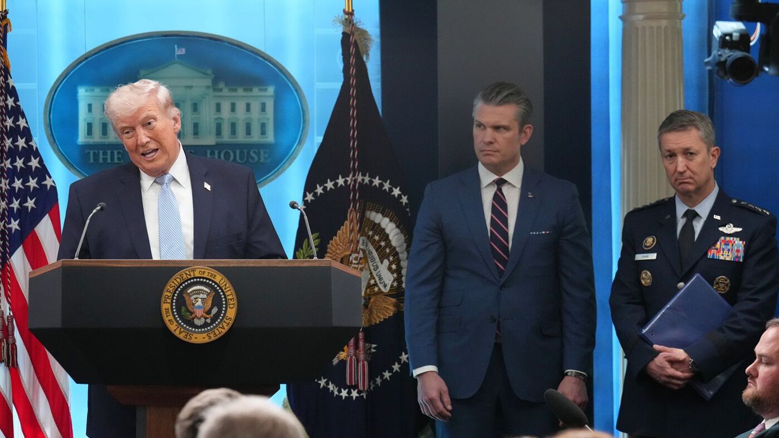 Vilja tæpar tvö hundruð billjónir til varnar­mála