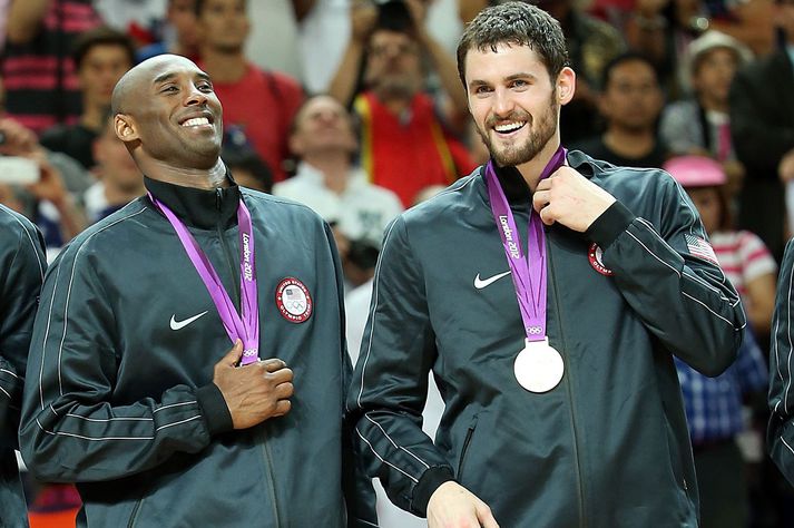 Kobe Bryant og Kevin Love við verðlaunaafhendinguna í London.