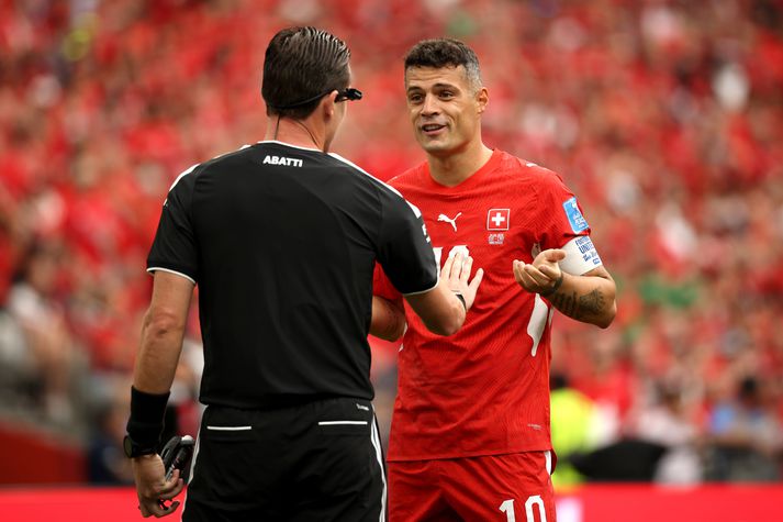 Granit Xhaka er fyrirliði svissneska landsliðsins sem er komið í 32-liða úrslit á HM.