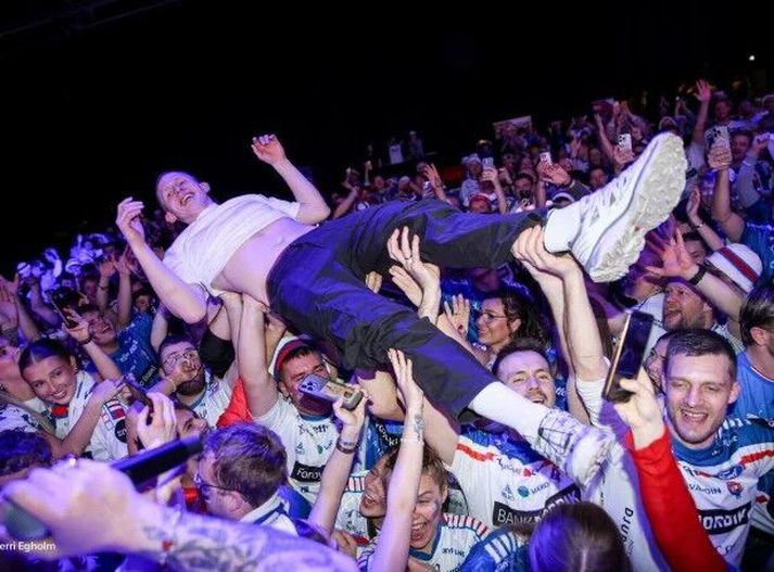 Fyrirliðinn Pauli Jacobsen var tolleraður.