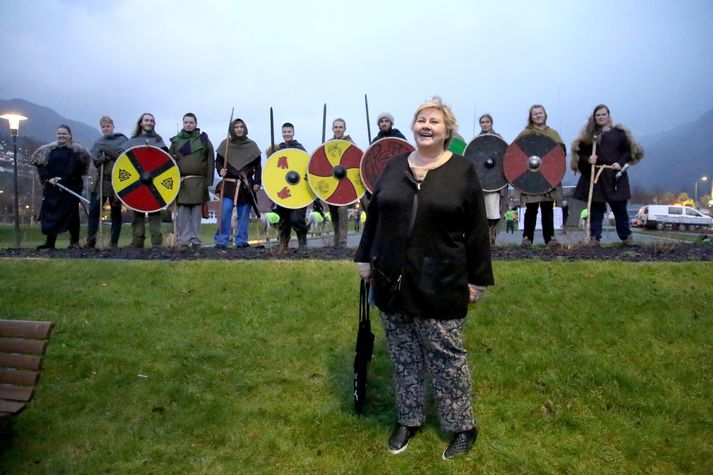 Erna Solberg, forsætisráðherra Noregs, hefur heimsótt skólann til að kynna sér námið. Tormod Flatebo, ljósmyndari Fjordabladet, tók mynd af henni.