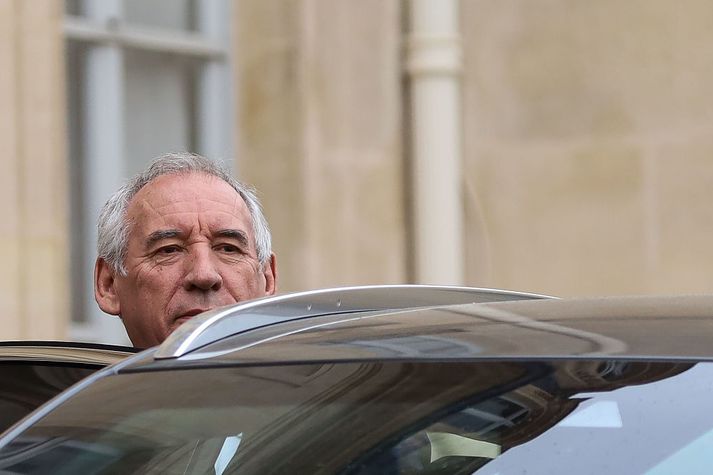 Bayrou tók við eftir að þingmenn samþykktu vantraust á Michel Barnier og ríkisstjórn hans í desember síðastliðnum.