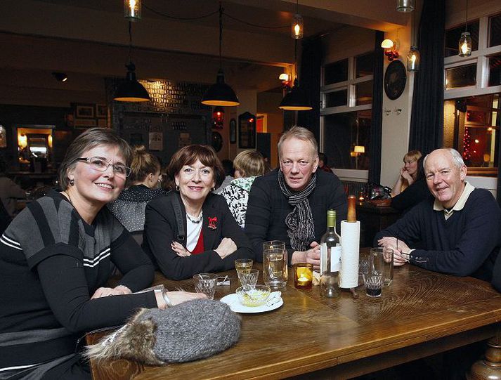 Góðir gestir Ragnheiður Lárusdóttir, Helga Hafsteinsdóttir, Alexander Jóhannesson og Sigurður Dagsson, fyrrverandi landsliðsmarkvörður, nutu kvöldsins.