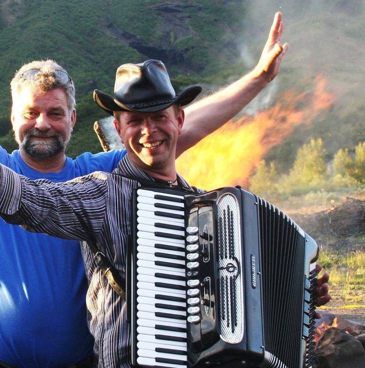 Baldur og ein harmonikkanna sem saknað er.