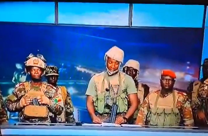 Hermenn birtust á skjám landsmanna í Benín og sögðust hafa rænt völdum.