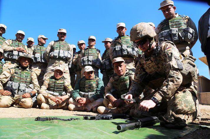 Frá þjálfun Peshmergasveita Kúrda.