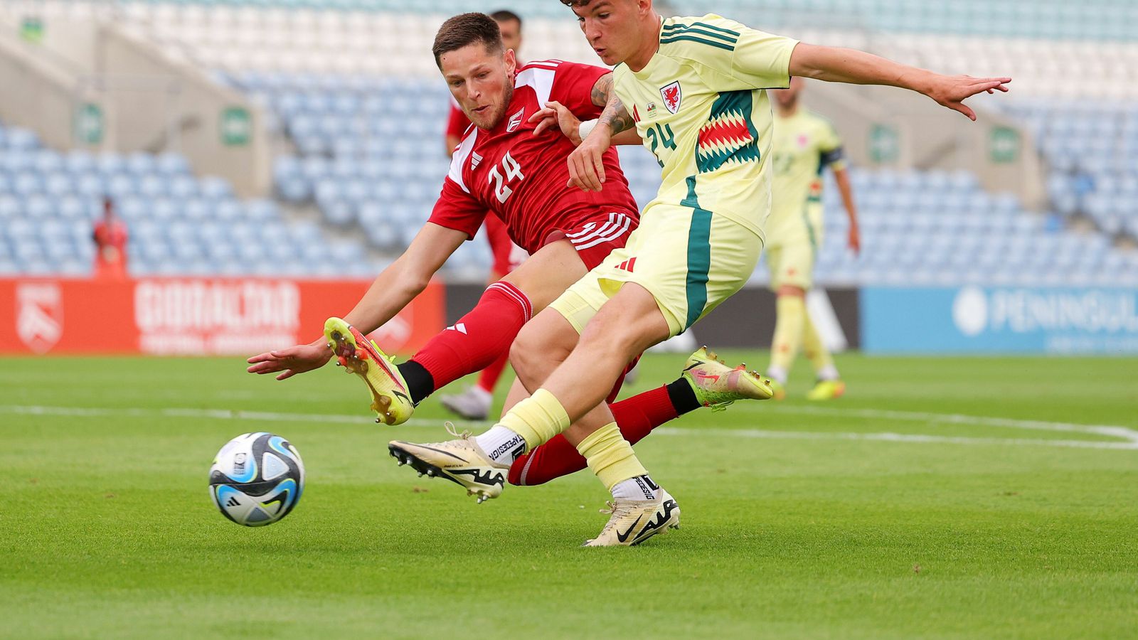 Púað á Walesverja eftir neyðar­legt jafn­tefli við eitt versta lands ...