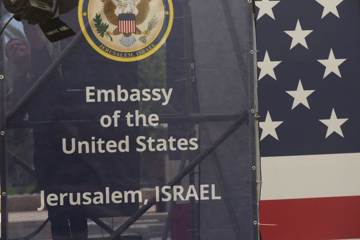 Það er erfitt að fullyrða um það hvað veldur ákvörðun um að rýma sendiráðið að hluta.