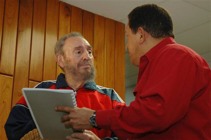 Fídel Kastró ásamt Hugó Chavez á mánudag