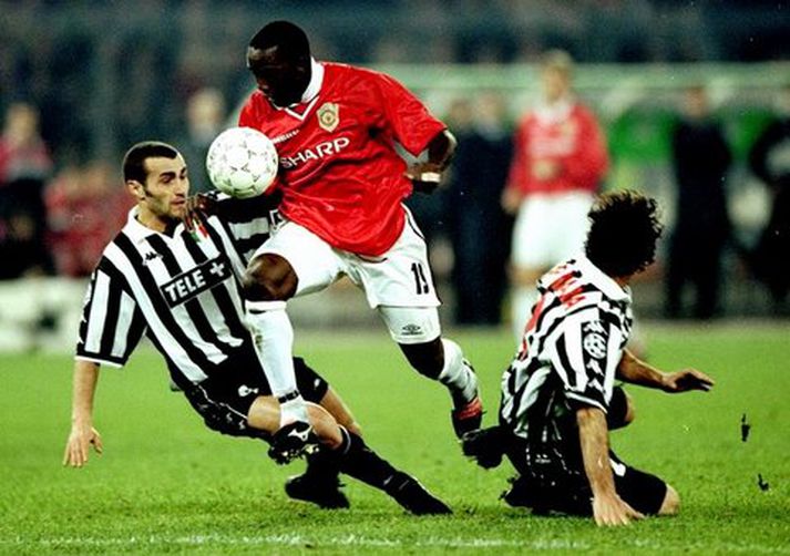 Dwight York fer framhjá þeim Paolo Montero og Ciro Ferrara í leik United gegn Juventus fyrir tíu árum síðan.
