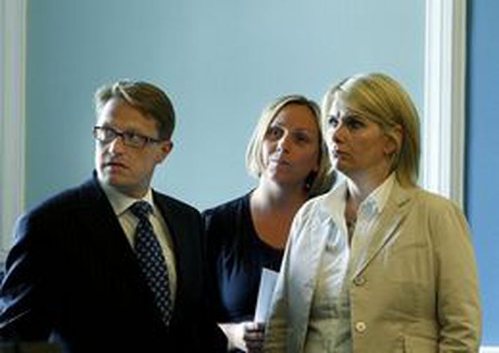 Fylgst með umræðum. Þrír þingmenn Sjálfstæðisflokksins í þingsalnum.