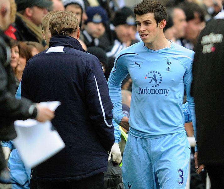 Bale eftir að hann meiddist í leiknum gegn Newcastle í síðasta mánuði.