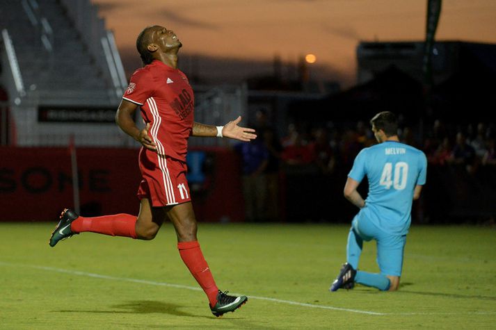 Didier Drogba fagnar marki sínu.