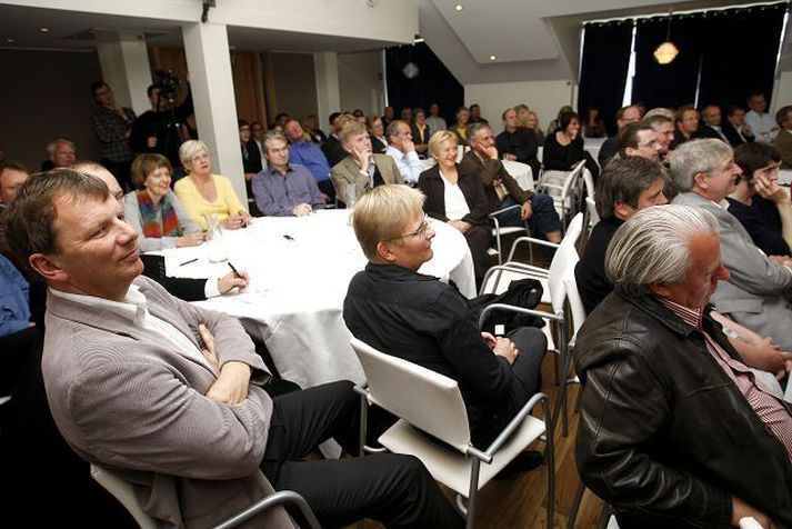 Ekki svo skapandi eftir allt saman Fredrik var fljótur að jarða hugmyndir þeirra áheyrenda sem töldu sig búa yfir skapandi huga í upphafi fyrirlestursins. "Þið eruð allt annað en skapandi,“ sagði Fredrik.