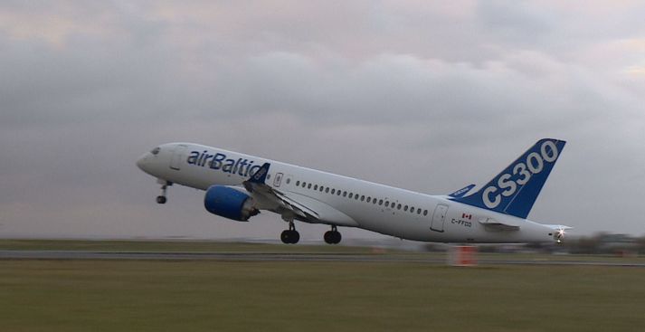 Bombardier-þotan í flugtaki á Reykjavíkurflugvelli haustið 2016 á leið vestur um haf eftir flugprófanir í Evrópu.