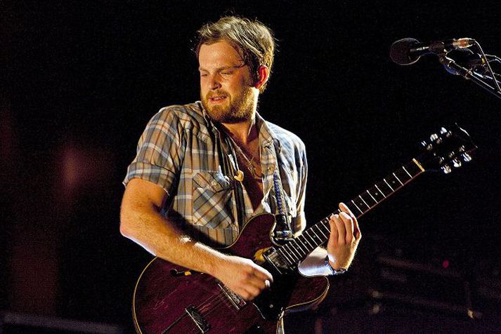 MANCHESTER, TN - JUNE 11: Lead singer and guitarist Caleb Followill of Kings of Leon performs during day 2 of the Bonnaroo Music and Arts Festival at the Bonnaroo Festival Grounds on June 11, 2010 in Manchester, Tennessee. (Photo by Skip Bolen/WireImage) Getty: 010445