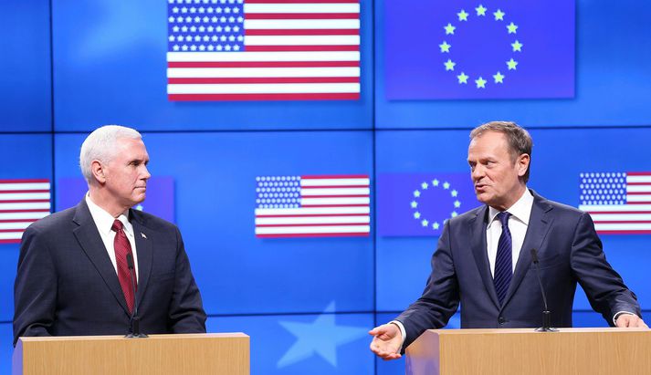 Mike Pence og Donald Tusk á fundinum í gær.