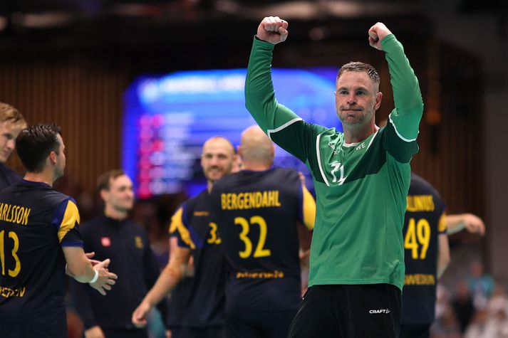 Andreas Palicka er frábær markvörður og virðist sem betur fer ekki hafa orðið mikið meint af því að vera skotinn niður í gær. 