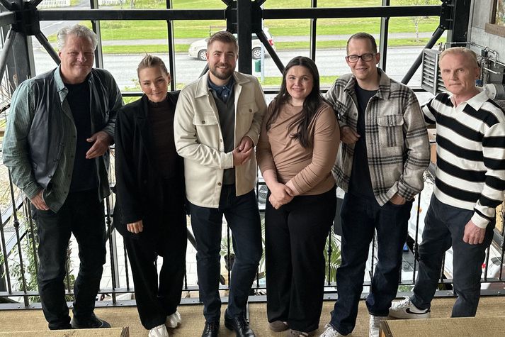 Nýr meirihlut bæjarstjórnar Hveragerðis.