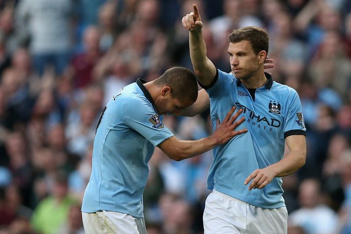 Edin Dzeko fagnar.