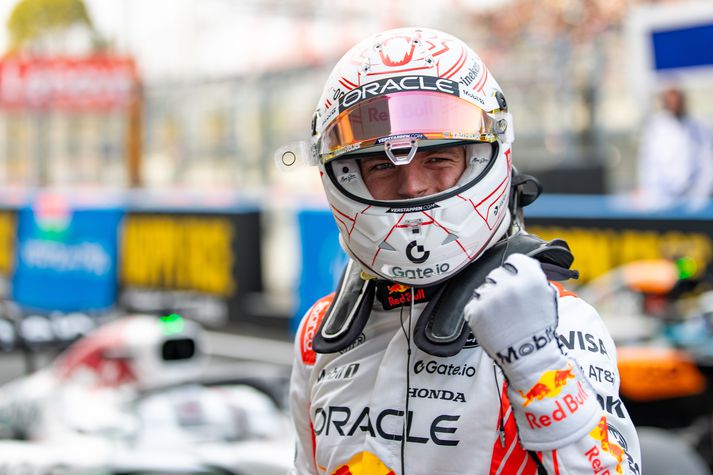 Max Verstappen sýndi í nótt af hverju hann hefur orðið heimsmeistari í formúlu 1 undanfarin ár. Hér fagnar hann mögnuðum lokahring sínum í tímatökunni í Japan.