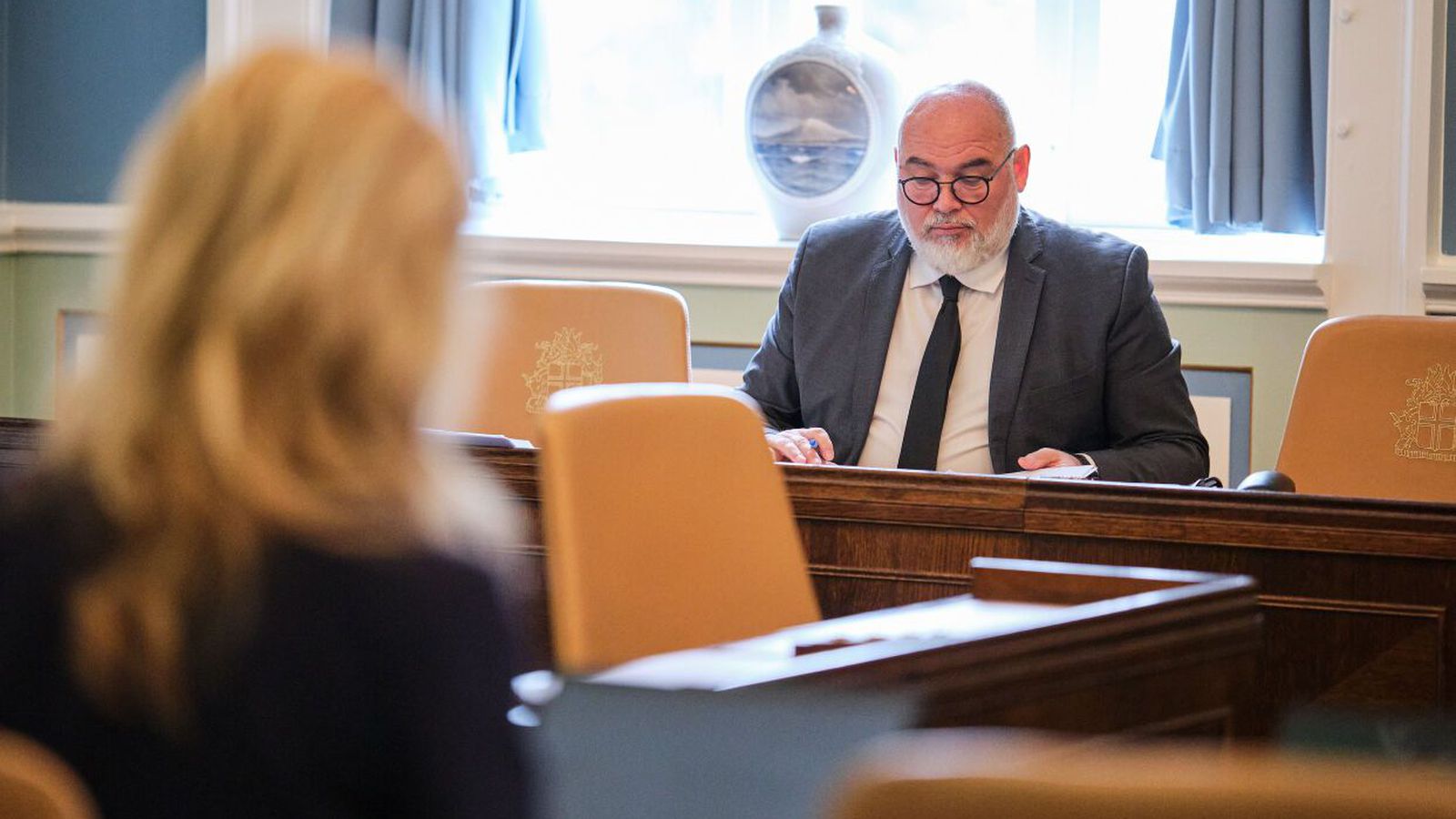 Aug­lýsinga­tekjur Rúv undir fyrir­huguðu þaki þrjú ár í röð