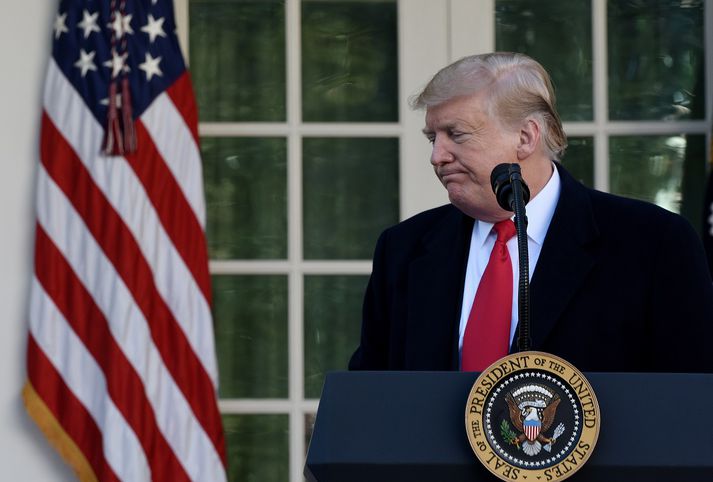 Þeim hefur sérstaklega fækkað sem telja Trump standa sig vel í að halda fjárlagahallanum í skefjum.
