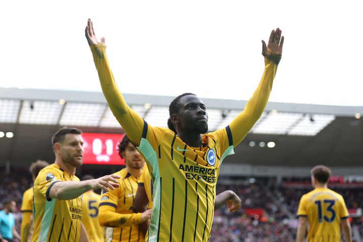 Yankuba Minteh fagnar marki sínu gegn Sunderland.