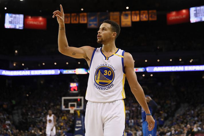 Steph Curry skoraði meira en bróðir sinn.