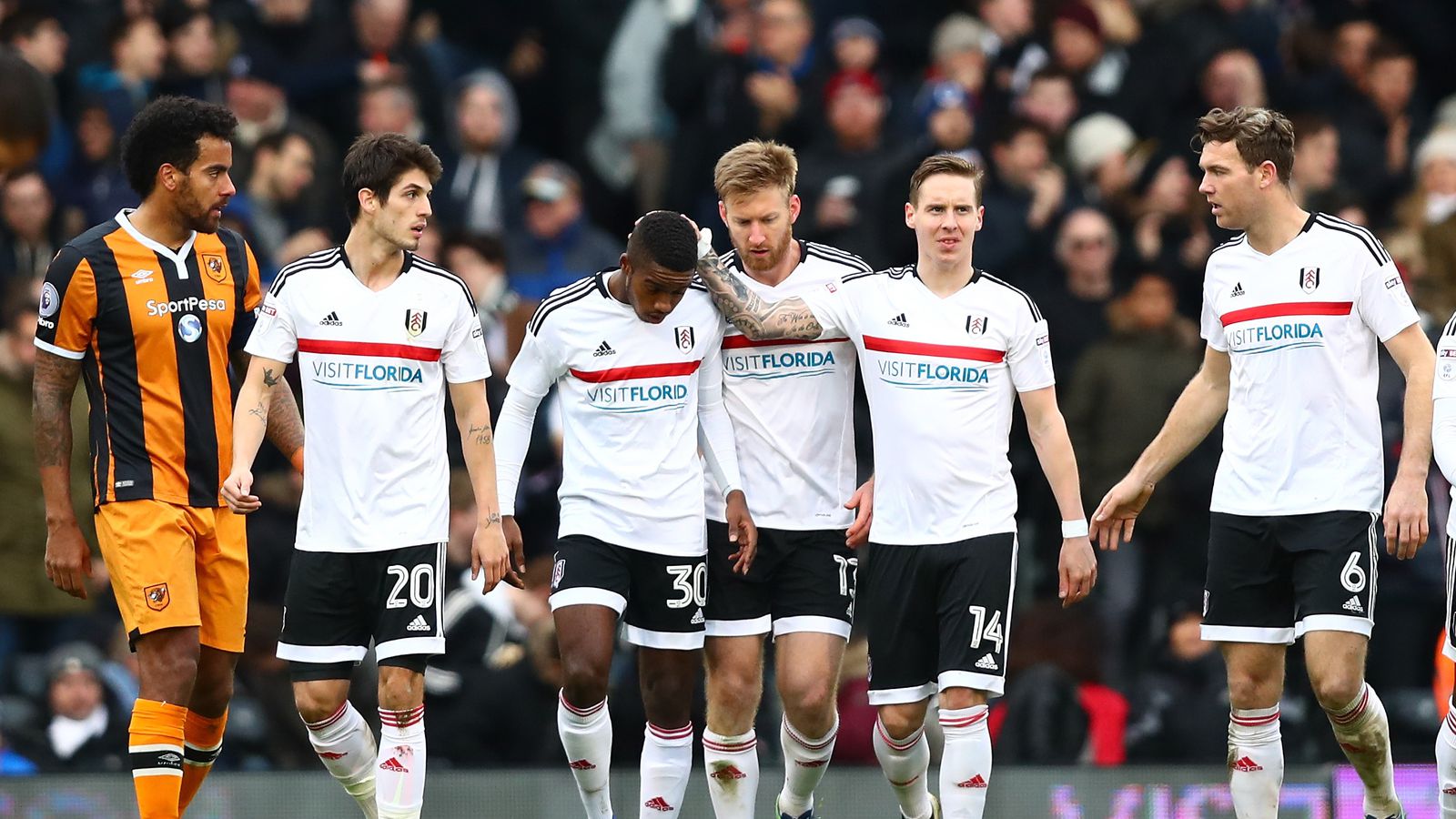 Фулхэм игроки фк «фулхэм». Игроки фулхэма. Английские футболисты. Игрок фулхема на черном фоне. Фулхэм обои на телефон.