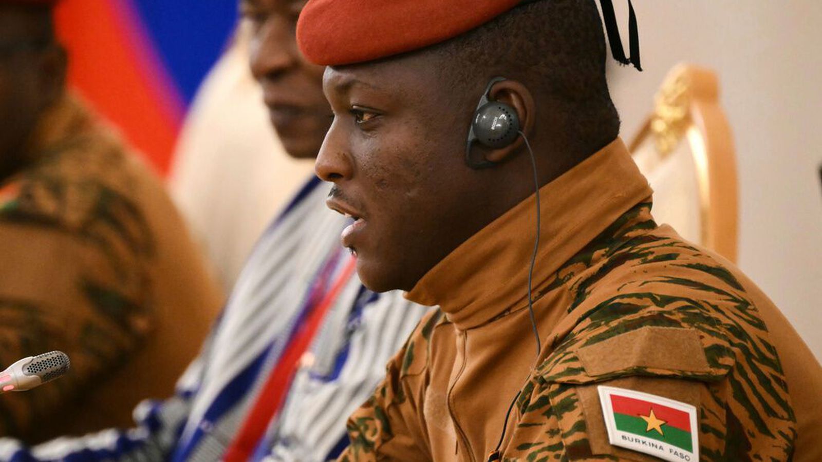 Leystu upp alla stjórn­mála­flokka landsins