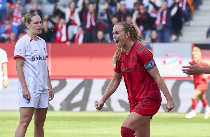 Glódís Perla fagnar marki sínu gegn Freiburg á dögunum sem innsiglaði þýska deildarmeistaratitilinn fyrir Bayern Munchen, titillinn er sá þriðji í röðinni hjá liðinu.