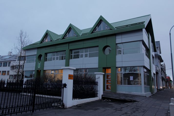 Framsóknarflokkurinn segir í tilkynningu að Ríkisendurskoðun hafi veitt Fréttablaðinu rangar upplýsingar vegna styrkja sem flokkurinn fékk og brutu í bága við lög. 