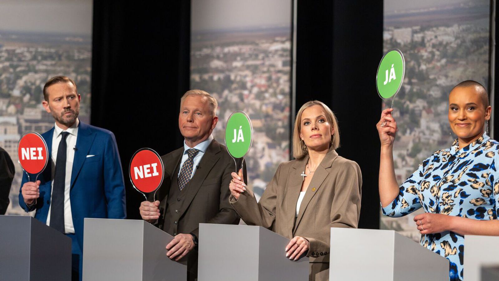 Hníf­jafnt til hægri og vinstri