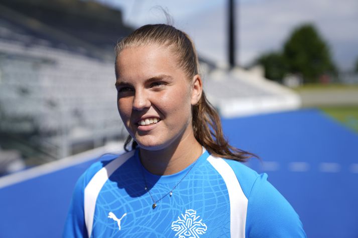 Freyja Stefánsdóttir geislaði af gleði á Laugardalsvellinum í gær áður en hún hélt með U19-landsliðinu á sjálft Evrópumótið.