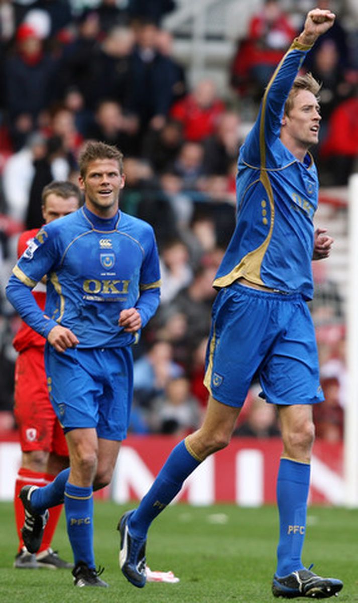 Hermann Hreiðarsson og Peter Crouch fagna marki þess síðarnefnda í dag.