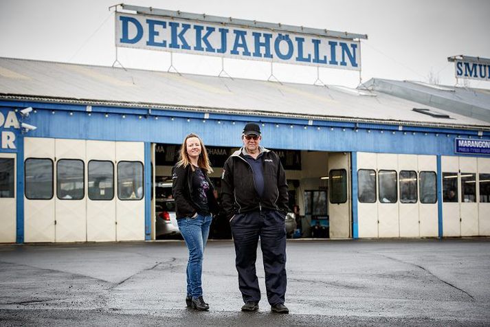 Gunnar Kristdórsson, stofnandi Dekkjahallarinnar, ásamt dóttur sinni, Elínu Dögg. 