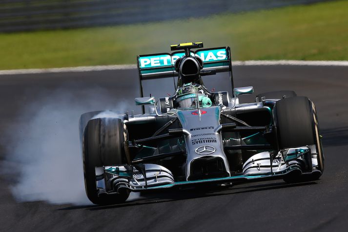 Rosberg jók á spennuna í heimsmeistarakeppni ökumanna.