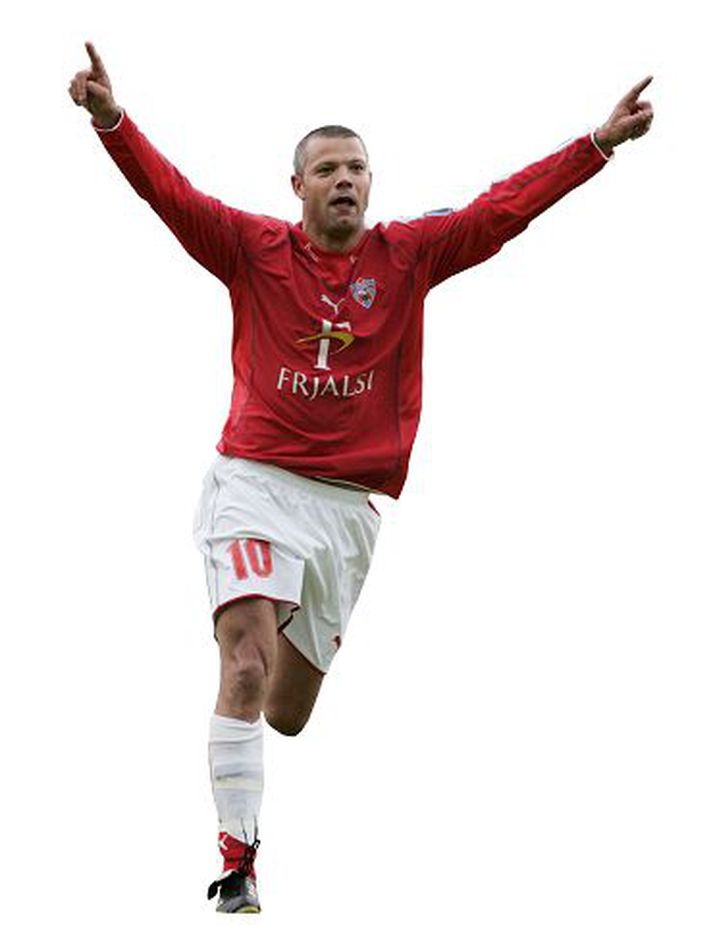 Helgi Sigurðsson fagnar marki.