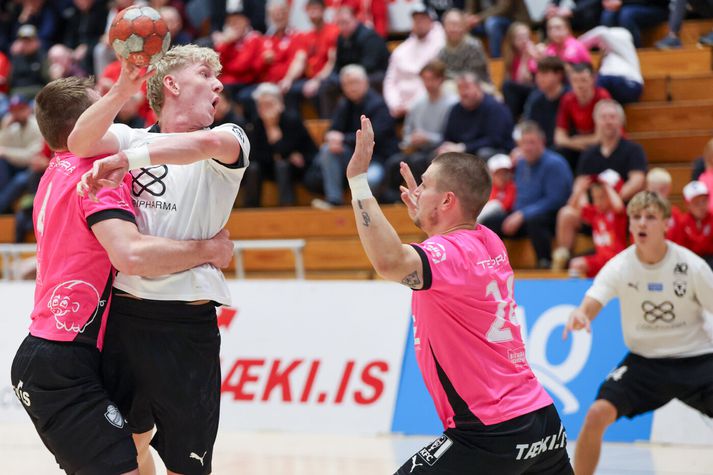 Garðar Ingi Sindrason í leik gegn Haukum fyrr á tímabilinu. Liðin berjast nú um sæti í úrslitum um Íslandsmeistaratitilinn.