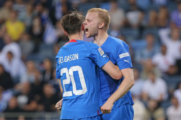 Sveinn Aron Guðjohnsen hefur verið frábær í norsku bikarkeppninni i sumar. Hér fagnar hann marki með íslenska landsliðinu.