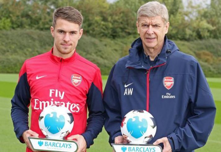 Ramsey og Wenger með verðlaun sín.