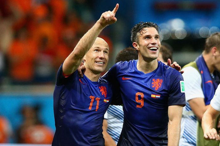 Robin van Persie og Arjen Robben skoruðu báðir tvö mörk í leik sínum á Arena Fonte Nova í Salvador.