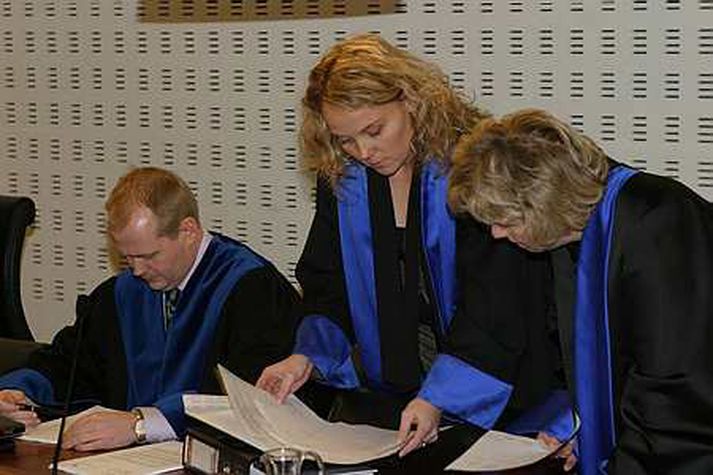 Kristín Edwald er fyrir miðri mynd.